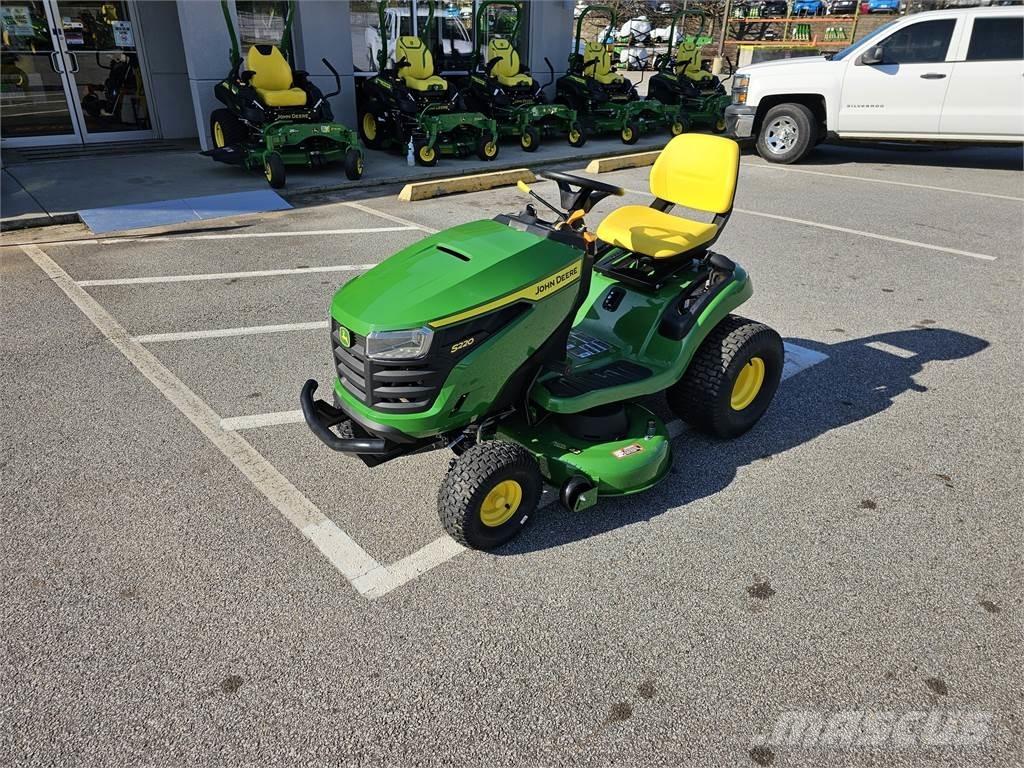 John Deere S220 Corta-Relvas Riders