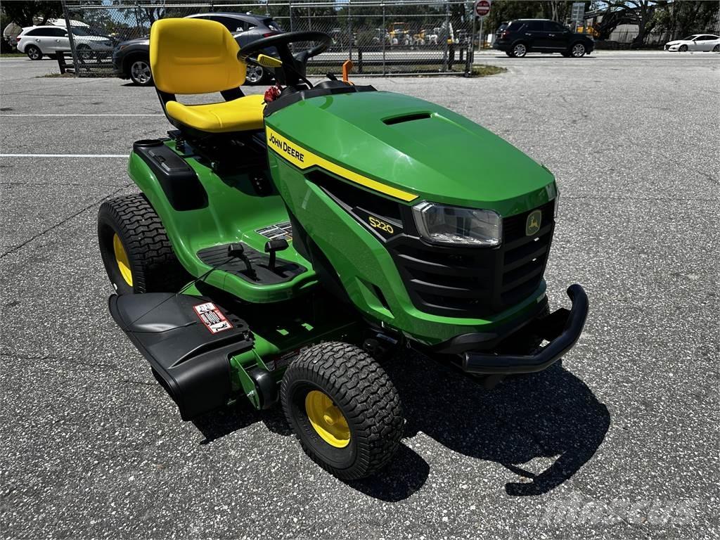 John Deere S220 Corta-Relvas Riders