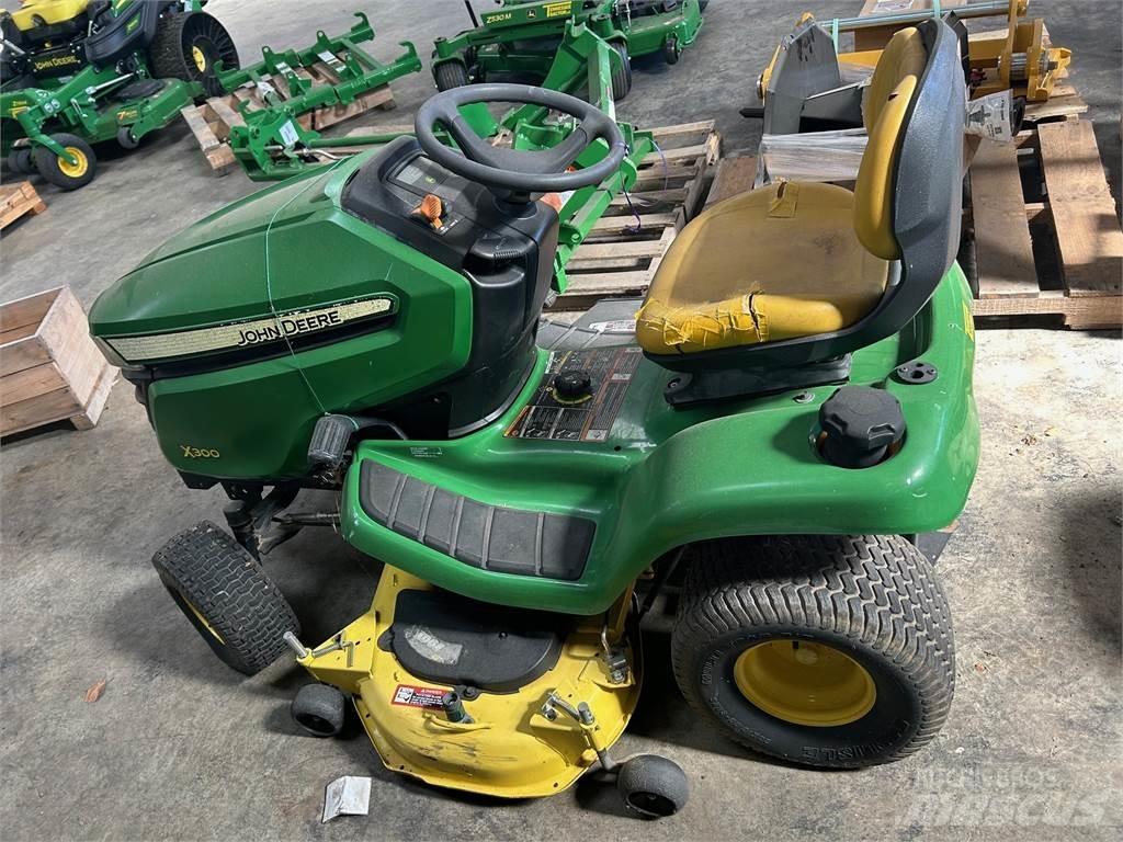 John Deere X300 Corta-Relvas Riders