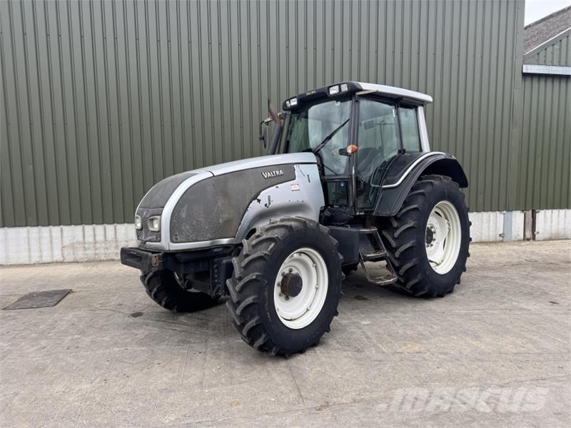 Valtra T 121 Tratores Agrícolas usados