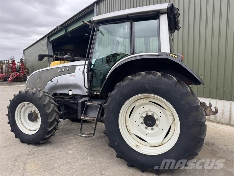 Valtra T 121 Tratores Agrícolas usados