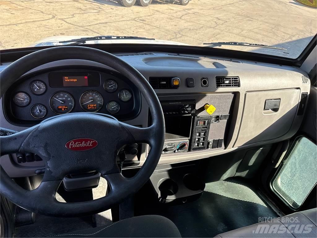 Peterbilt 337 Caminhões de caixa fechada