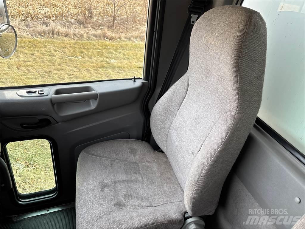Peterbilt 337 Caminhões de caixa fechada