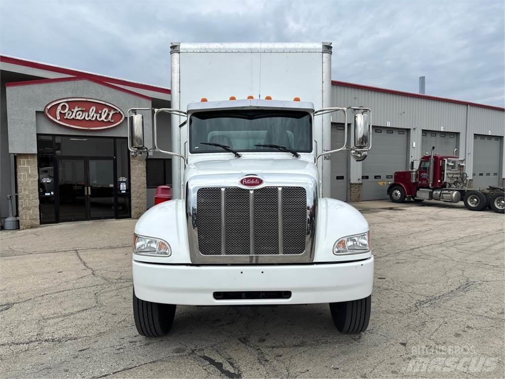 Peterbilt 337 Caminhões de caixa fechada