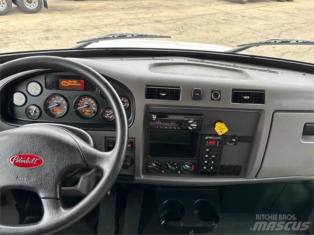 Peterbilt 337 Caminhões de caixa fechada