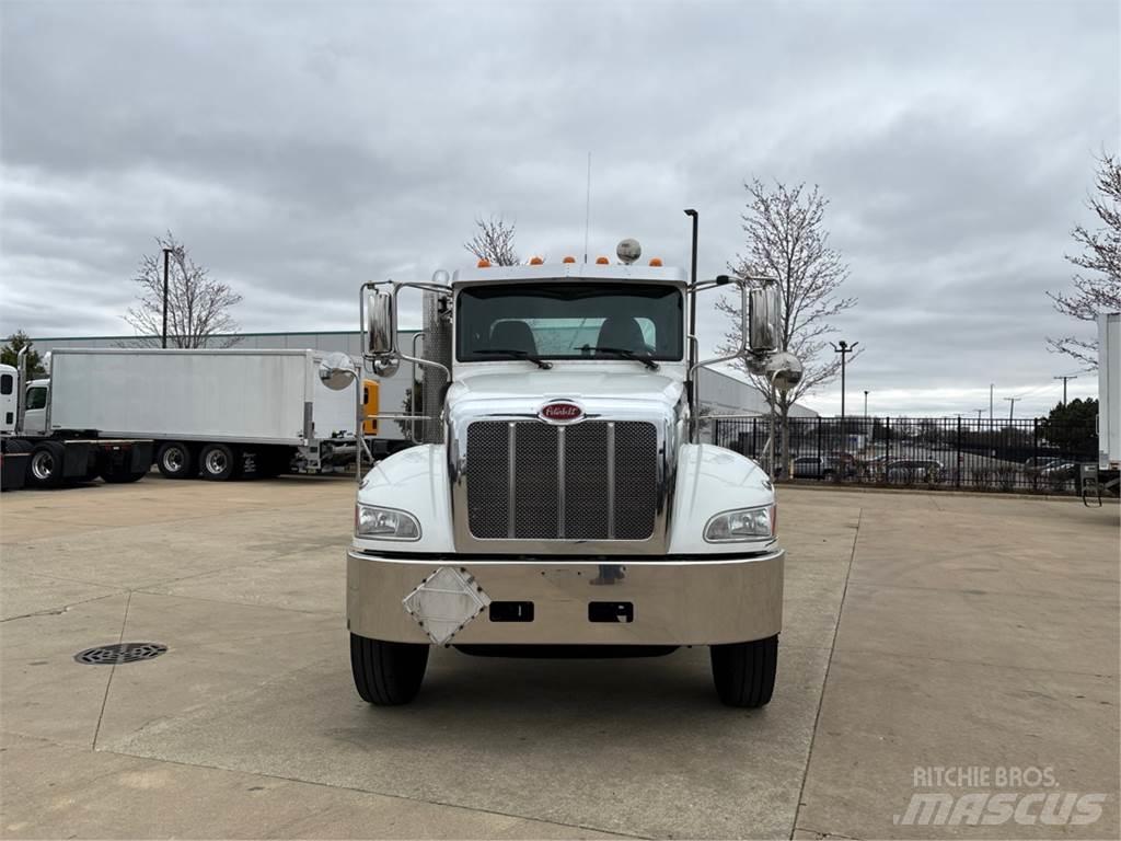 Peterbilt 337 Camiões de chassis e cabine