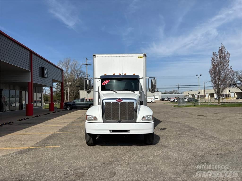 Peterbilt 337 Caminhões de caixa fechada