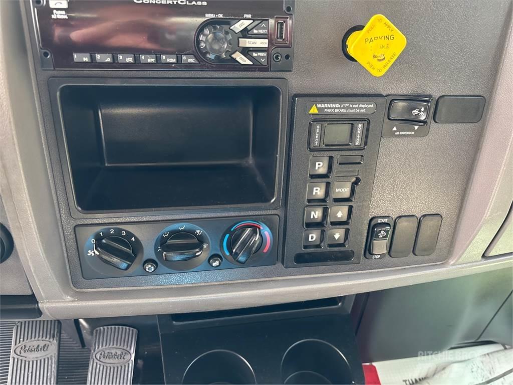 Peterbilt 337 Caminhões de caixa fechada