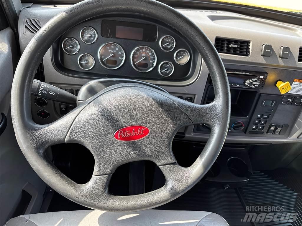 Peterbilt 337 Caminhões de caixa fechada