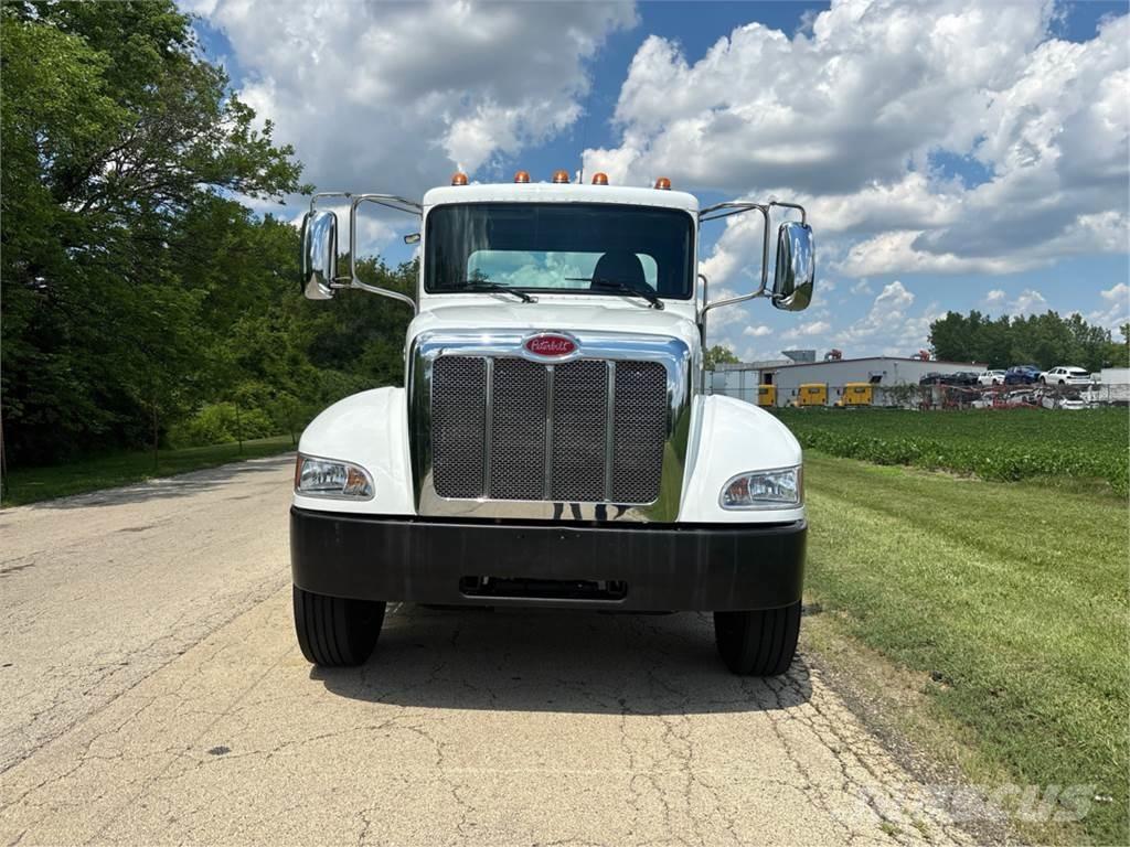 Peterbilt 337 Camiões de chassis e cabine