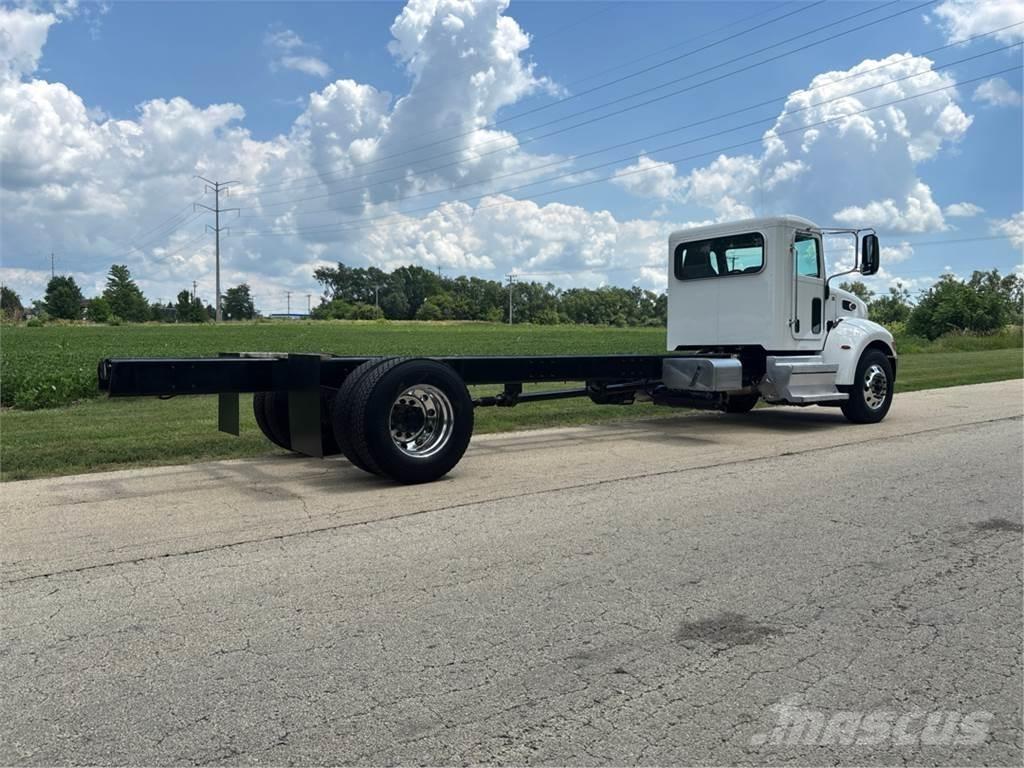 Peterbilt 337 Camiões de chassis e cabine