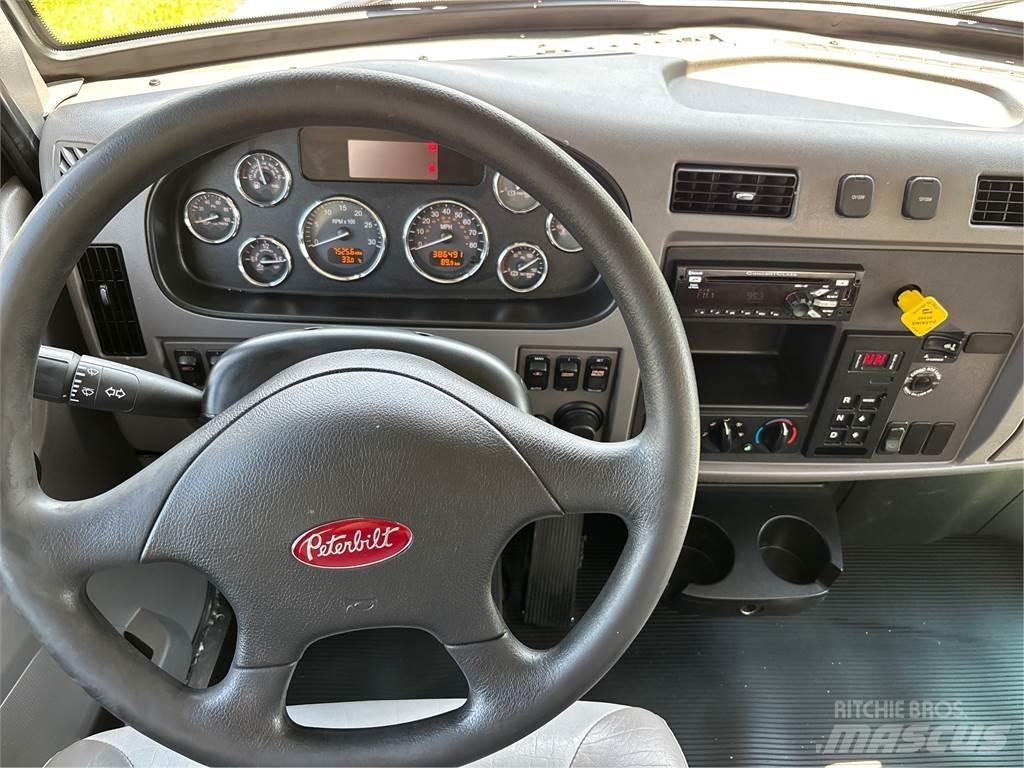 Peterbilt 337 Caminhões de caixa fechada