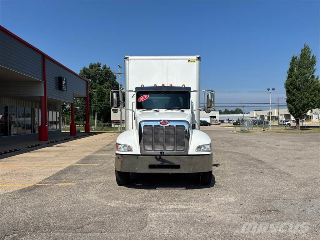 Peterbilt 337 Caminhões de caixa fechada