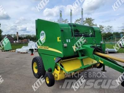 John Deere 568 Enfardadeira de rolos