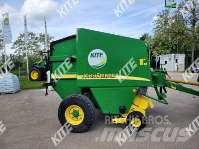 John Deere 568 Enfardadeira de rolos