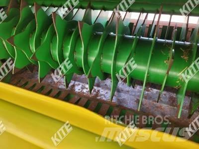 John Deere 568 Enfardadeira de rolos