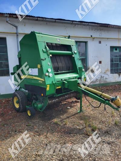 John Deere 852 Enfardadeira de rolos