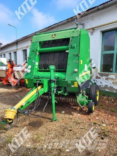 John Deere 852 Enfardadeira de rolos