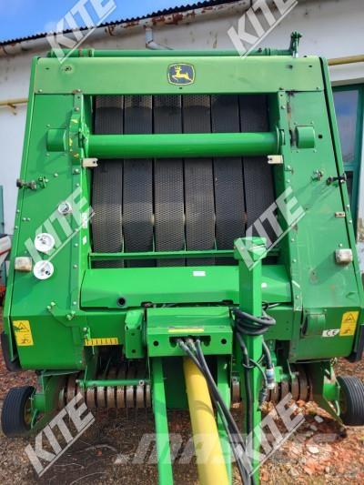 John Deere 852 Enfardadeira de rolos