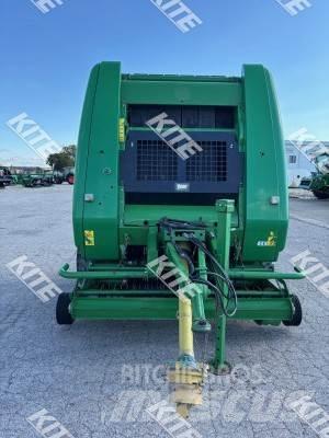 John Deere 854 Enfardadeira de rolos