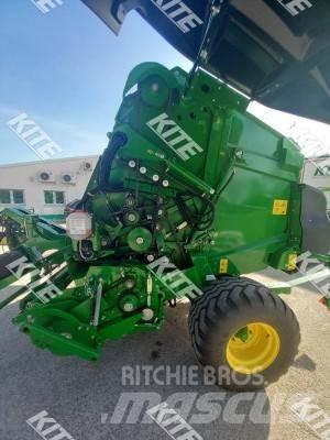John Deere V451M Enfardadeira de rolos