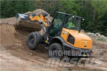 CASE 221F Carregadeiras de rodas