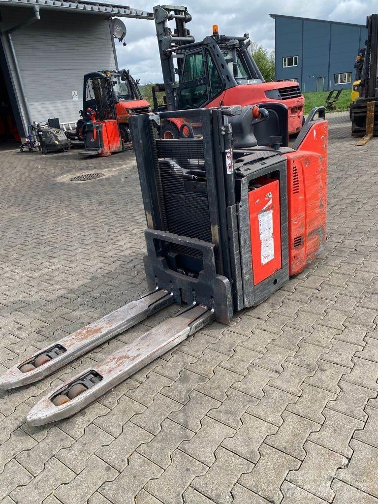 Linde D 12 SP Empilhador para operador externo