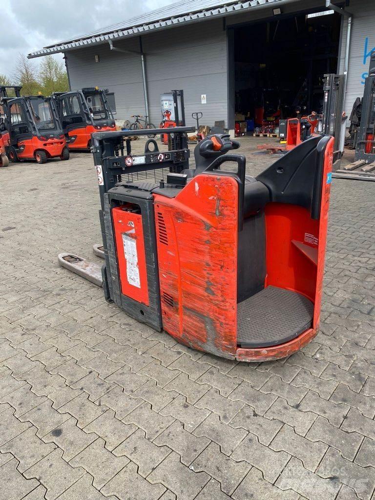 Linde D 12 SP Empilhador para operador externo