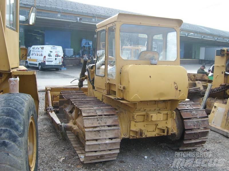 CAT D4 Dozers - Tratores rastos