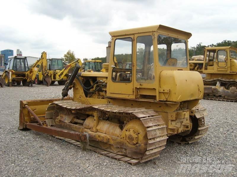 CAT D4 Dozers - Tratores rastos