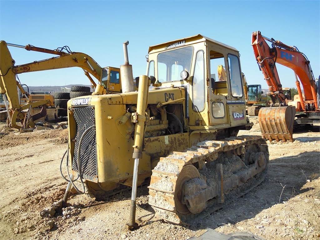 CAT D5B Dozers - Tratores rastos