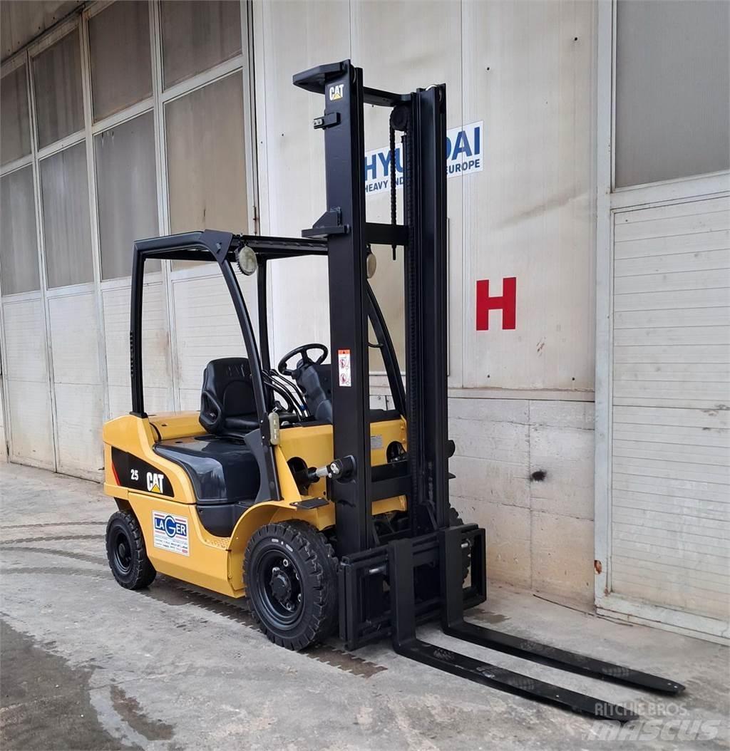 CAT DP25N Empilhadores Diesel
