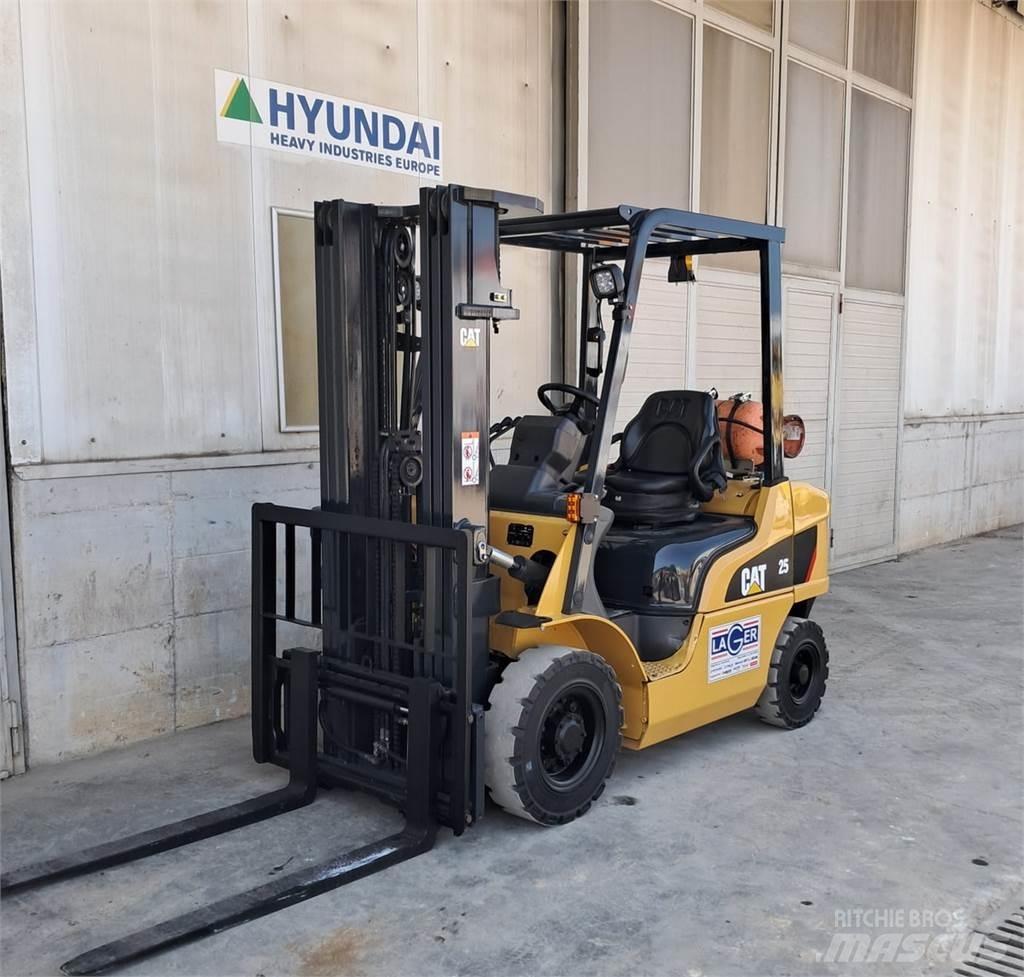 CAT GP25NT Empilhadores a gás