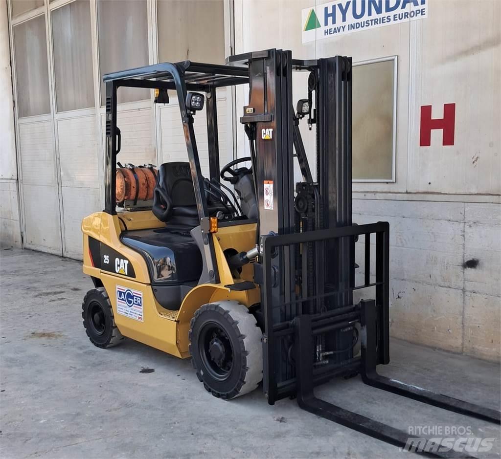 CAT GP25NT Empilhadores a gás