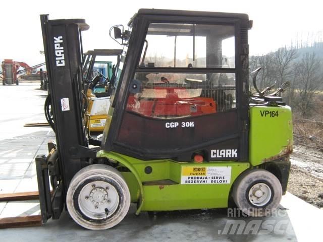 Clark CGP30 Empilhadores a gás