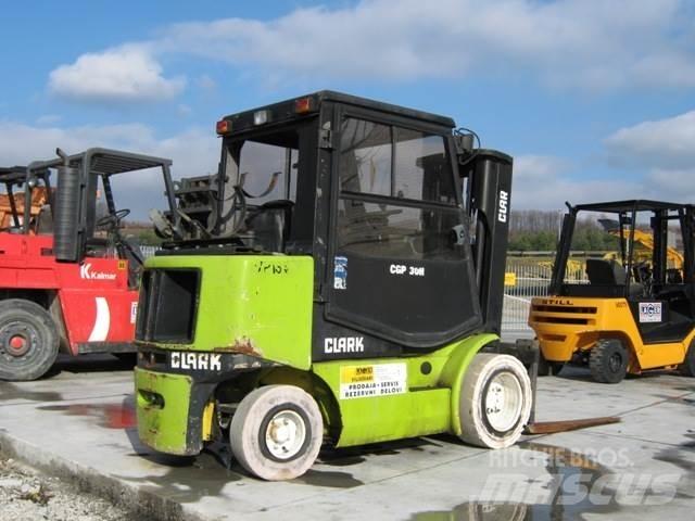 Clark CGP30 Empilhadores a gás