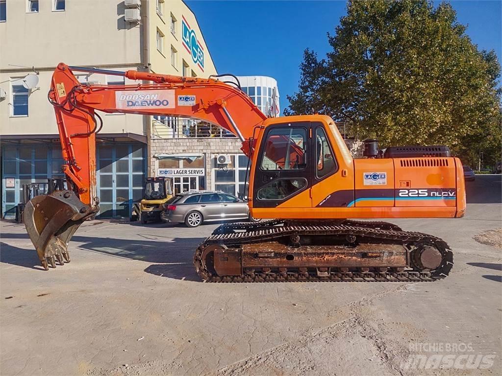 Doosan SOLAR 225NLC-V Escavadeiras de esteiras