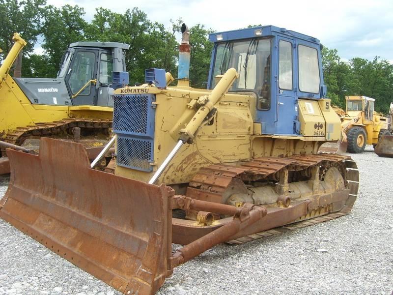 Komatsu D65E-8 Dozers - Tratores rastos