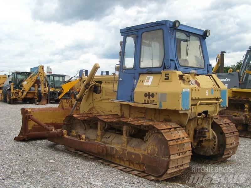 Komatsu D65E-8 Dozers - Tratores rastos