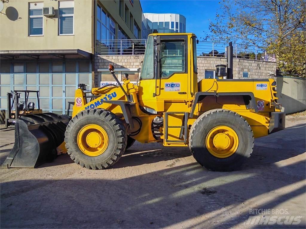Komatsu WA270 Carregadeiras de rodas