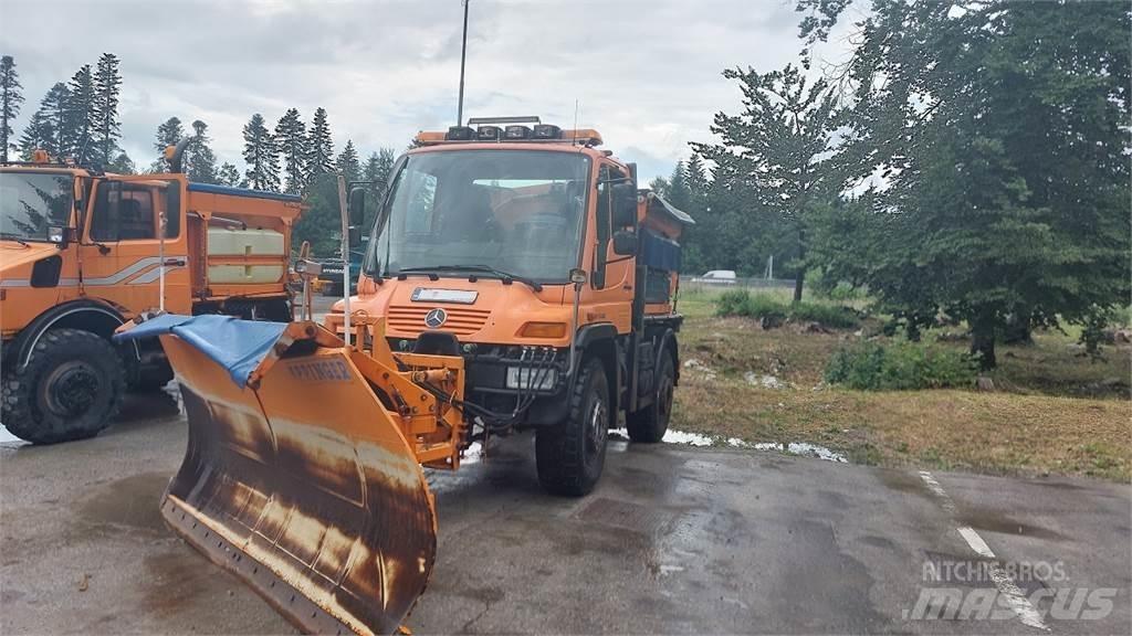 Mercedes-Benz Unimog U400 Camiões Municipais / Uso Geral