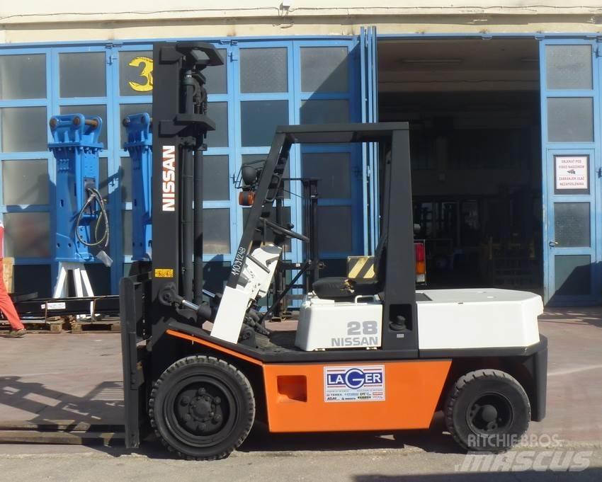 Nissan EGH02 Empilhadores Diesel
