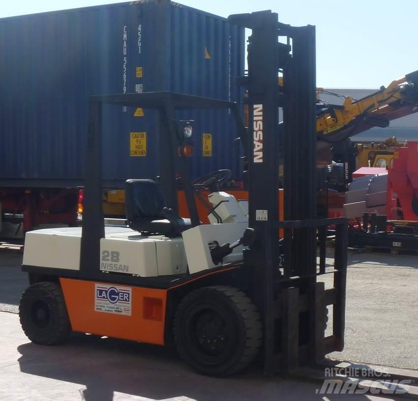 Nissan EGH02 Empilhadores Diesel