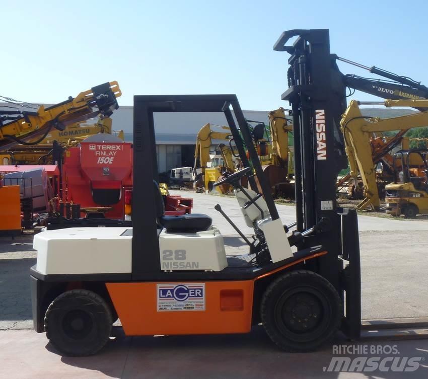 Nissan EGH02 Empilhadores Diesel