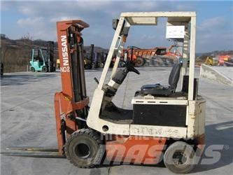 Nissan M01L15 Empilhadores eléctricos
