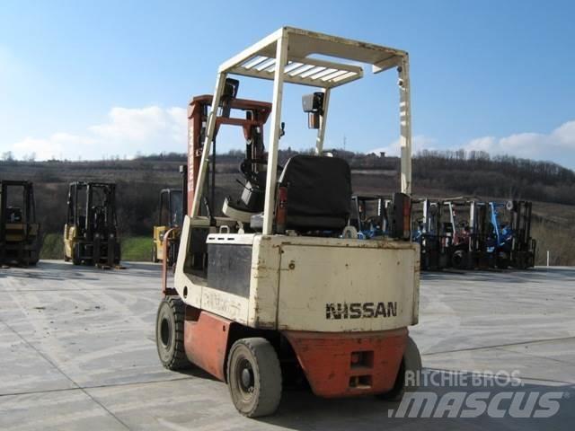 Nissan M01L15 Empilhadores eléctricos