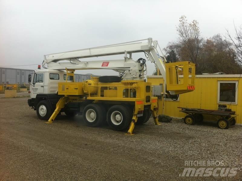 TAM 260T 32 Elevadores braços articulados