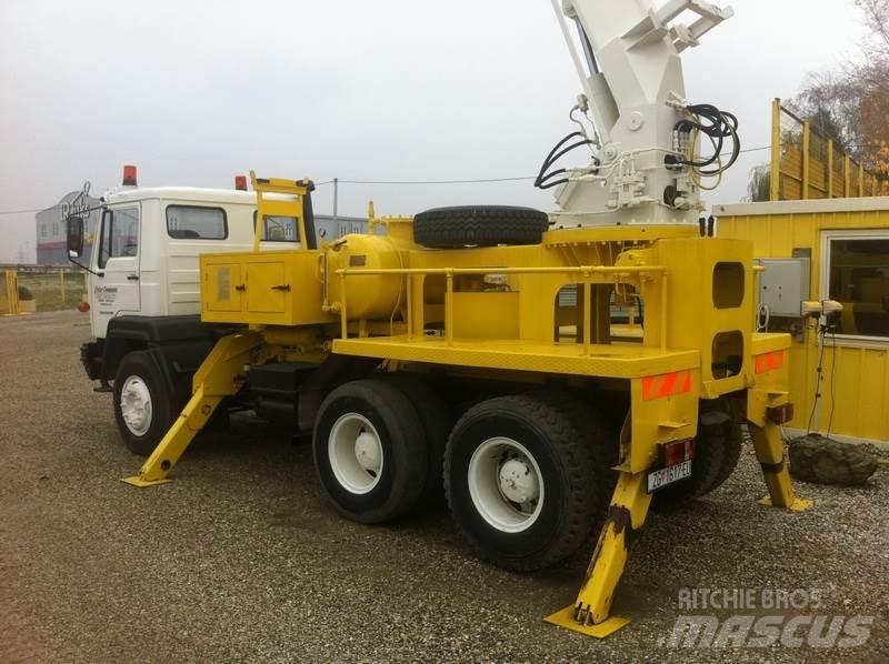 TAM 260T 32 Elevadores braços articulados