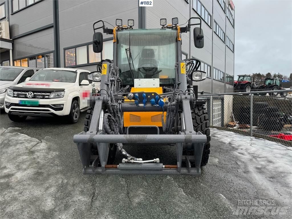 LM Trac 587 Carregadora multifunções