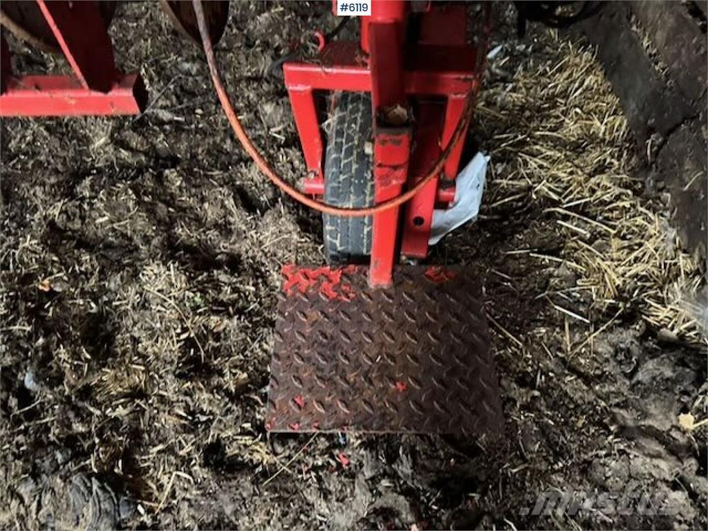 TKS F2 Outro equipamento de ceifa